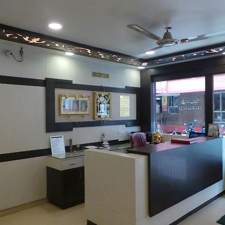 Manjusri Paradise Hotel Bangalore Buitenkant foto