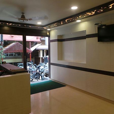 Manjusri Paradise Hotel Bangalore Buitenkant foto