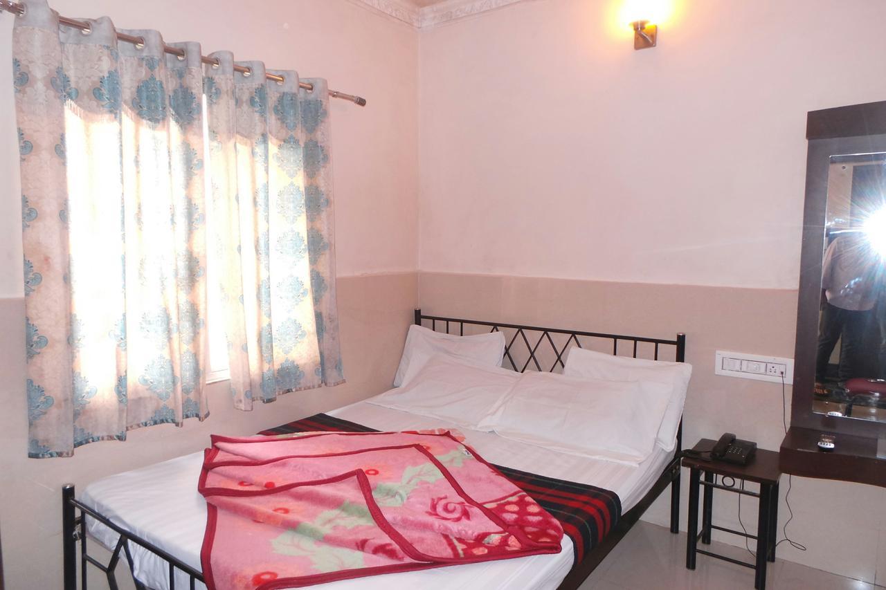Manjusri Paradise Hotel Bangalore Buitenkant foto
