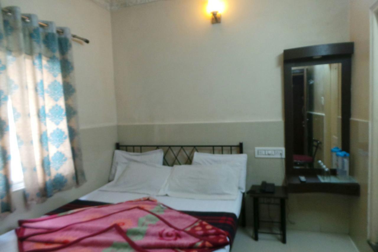 Manjusri Paradise Hotel Bangalore Buitenkant foto